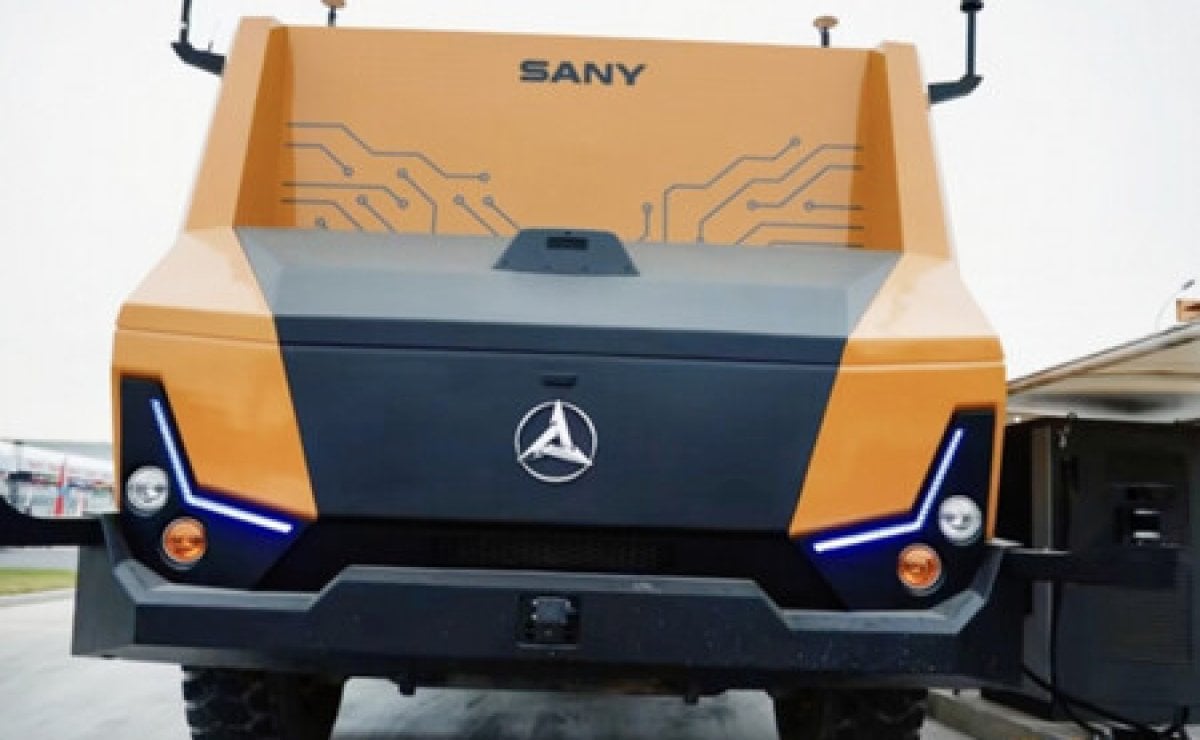 Una marca lanzó un camión eléctrico y colosal: carga 90000 kg, no tiene cabina y es autónomo 3 sany skt145ei2