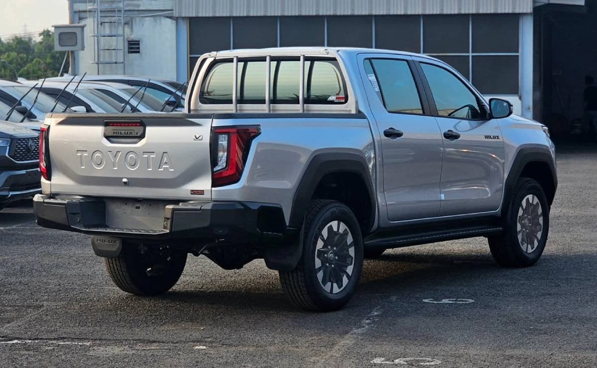 Así es la nueva Toyota Hilux 2026: diseño renovado y estas versiones y novedades 4 toyota hilux 20263