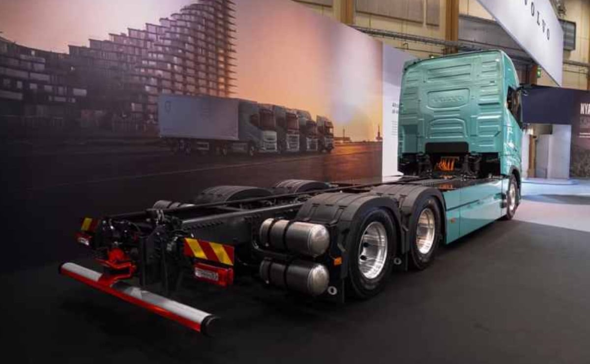 volvo apresenta novo modelo el trico com