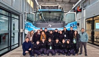 Volvo incorpora formaci贸n como operador de autoelevadores a la 11掳 edici贸n de su programa para j贸venes de escuelas t茅cnicas 31 Formaci贸n de Volvo para j贸venes
