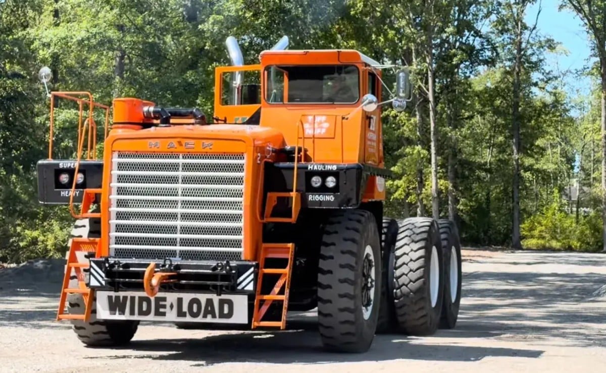 Odrestaurowali największy ciągnik siodłowy Macka: 1000-konny gigant z 1970 roku - 40ton