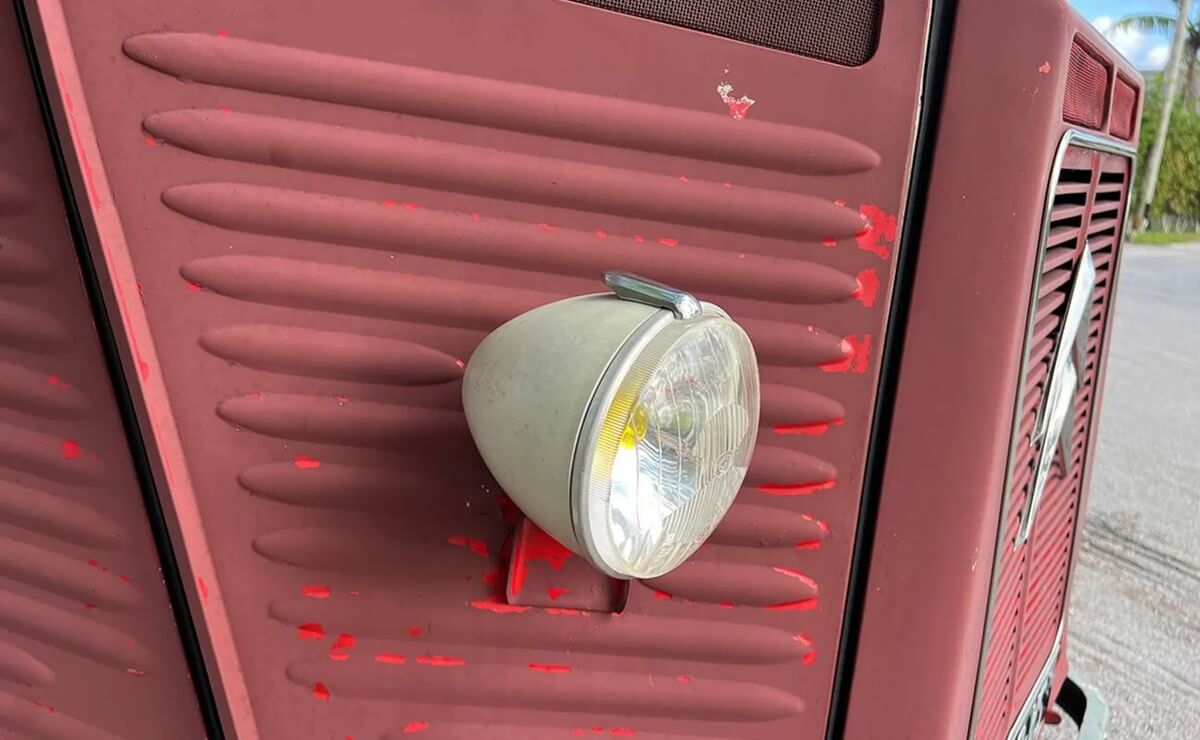 El furgón de Citroën que nadie imaginó encontrar: de 1977, con menos de 50000 km y llamativo 1 Citroën HY Van y su estado