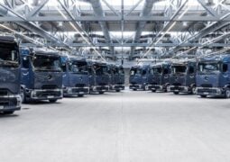 Amazon recibirá camiones de Mercedes