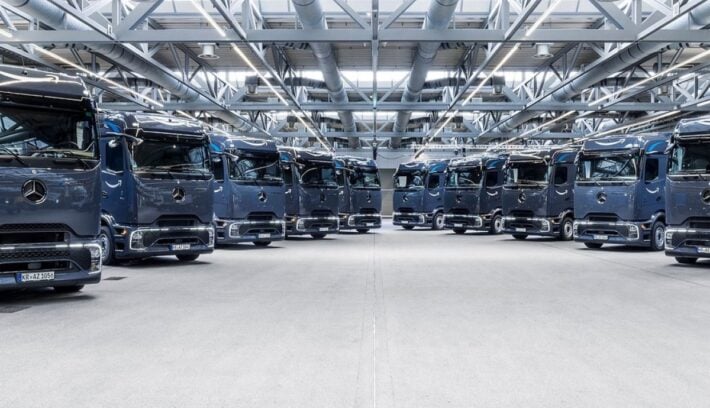 Amazon recibirá camiones de Mercedes