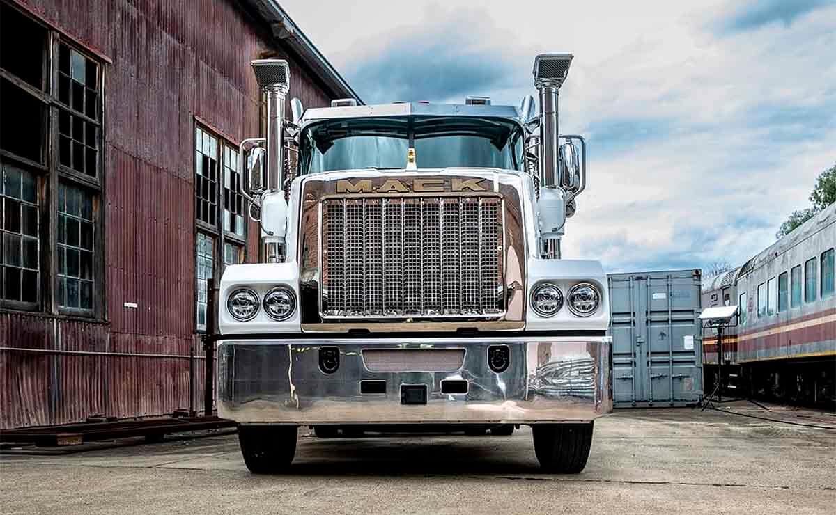 Mack actualizó dos camiones: motor de hasta 17 litros y otra identidad 3 Un Mack