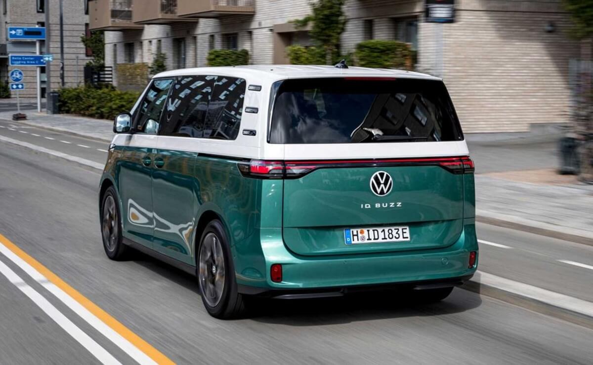 Toyota, otra vez primera: las 10 furgonetas eléctricas más vendidas 3 Volkswagen ID. Buzz