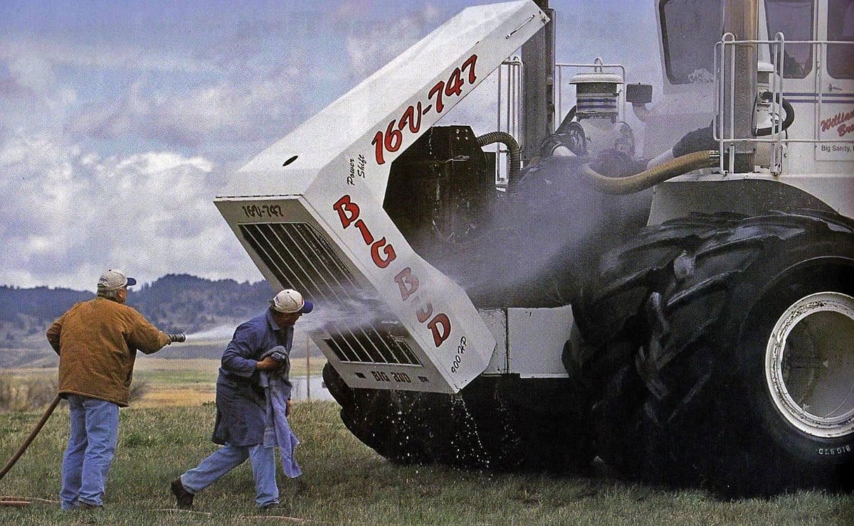Big Bud 747: el tractor más grande del mundo tiene un V16 diésel 2T de 1.100 hp y ara 24 hectáreas por hora 4 big bud 747 el tractor m s grande del mu 1