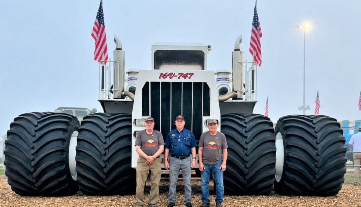 big bud 747 el tractor m s grande del mu 1200x740 1
