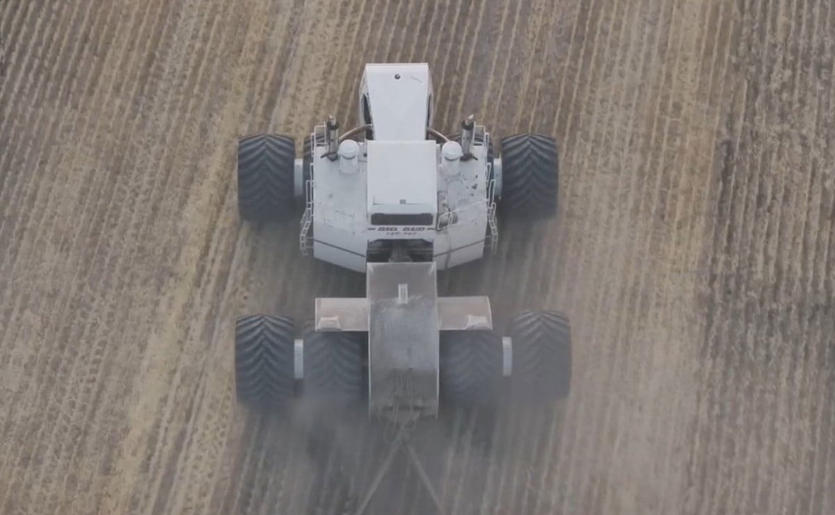 Big Bud 747: el tractor más grande del mundo tiene un V16 diésel 2T de 1.100 hp y ara 24 hectáreas por hora 5 big bud 747 el tractor m s grande del mu 2
