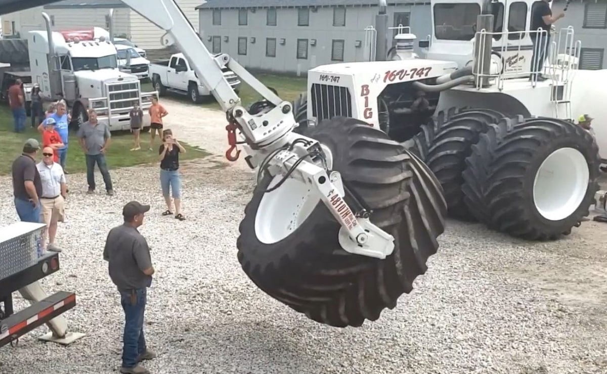 Big Bud 747: el tractor más grande del mundo tiene un V16 diésel 2T de 1.100 hp y ara 24 hectáreas por hora 2 big bud 747 el tractor m s grande del mu