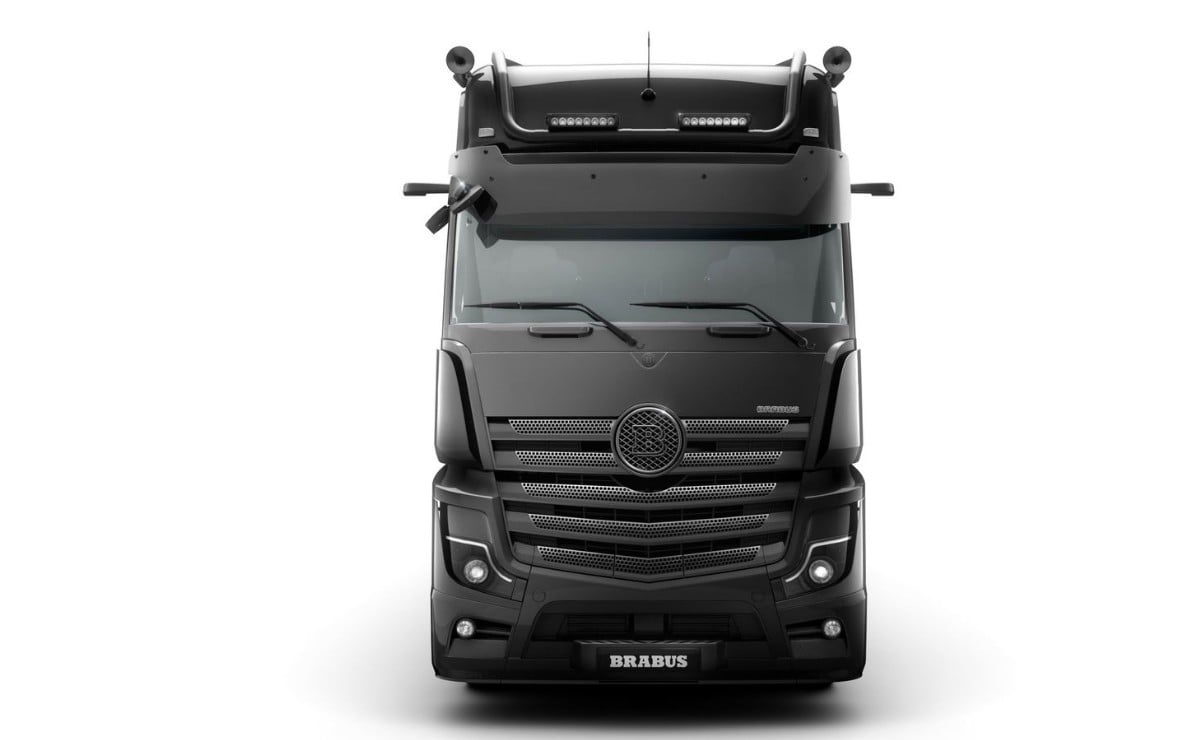 Brabus convirtió un camión Mercedes Actros en un motorhome de lujo: 2.600 Nm y 30 m² expandibles 1 Brabus convirtió un camión Mercedes Actros en un motorhome de lujo: 2.600 Nm y 30 m² expan