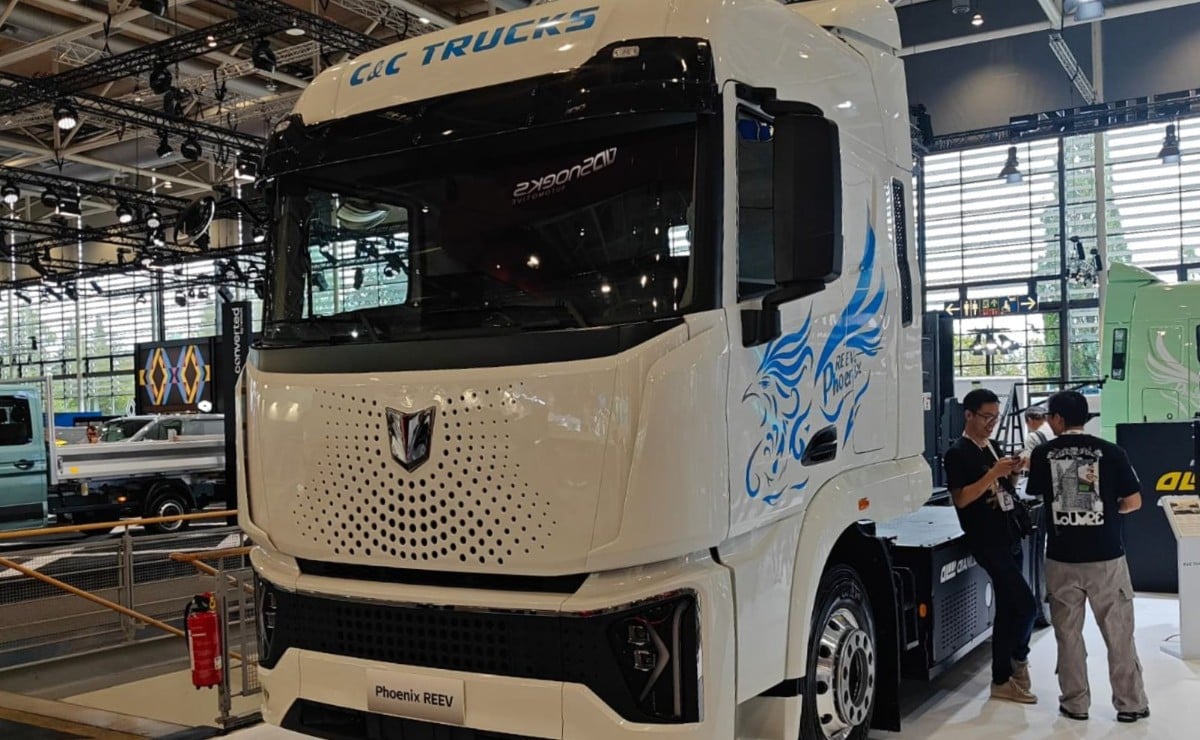 Camión eléctrico chino con 860 kWh y 1.400 km de autonomía: la tercera vía que esquiva la 