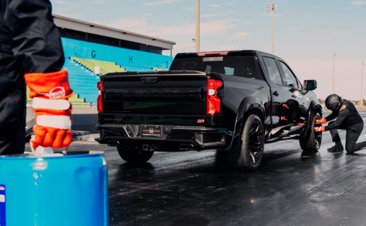 La nueva Chevrolet Silverado transformada por Fox Factory: motor V8, 684 CV y más para superar a Ford 2 chevrolet silverado de fox factory3