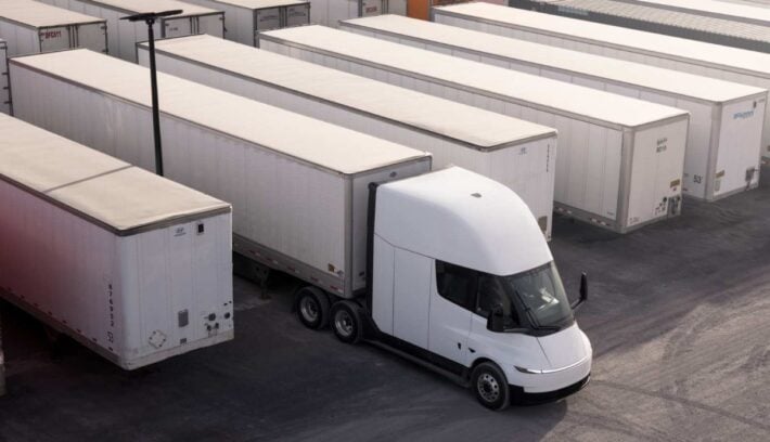 einride encarga 500 camiones tesla semi 1200x740 1