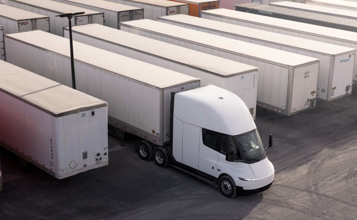 Einride encarga 500 camiones Tesla Semi en Norteamérica 1 Einride orders 500 Tesla Semi trucks in North America