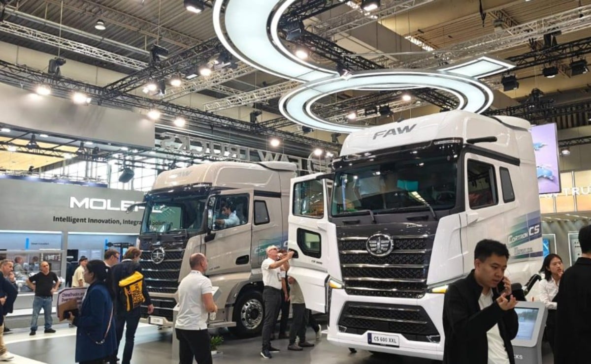 El camión eléctrico chino que iguala los 500 km del Mercedes eActros 600 con 600 kWh 1 Sinotruk quiere destronar al Mercedes eActros 600 con un eléctrico de 600 kWh y 500 km