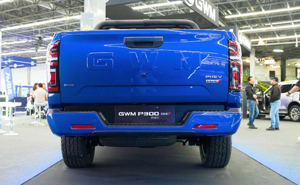 La nueva pick up con dos motores que busca superar a Toyota Hilux: 416 CV, 4x4 y bajo precio 1 GWM P300, la nueva pick up