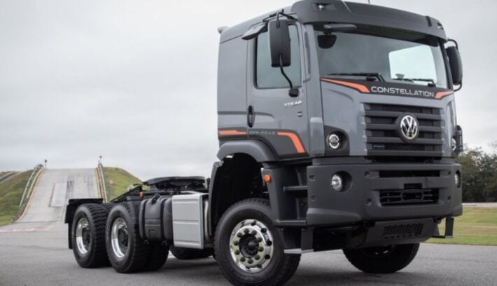 la volkswagen constellation 33 540 6x4 l 1200x740 1