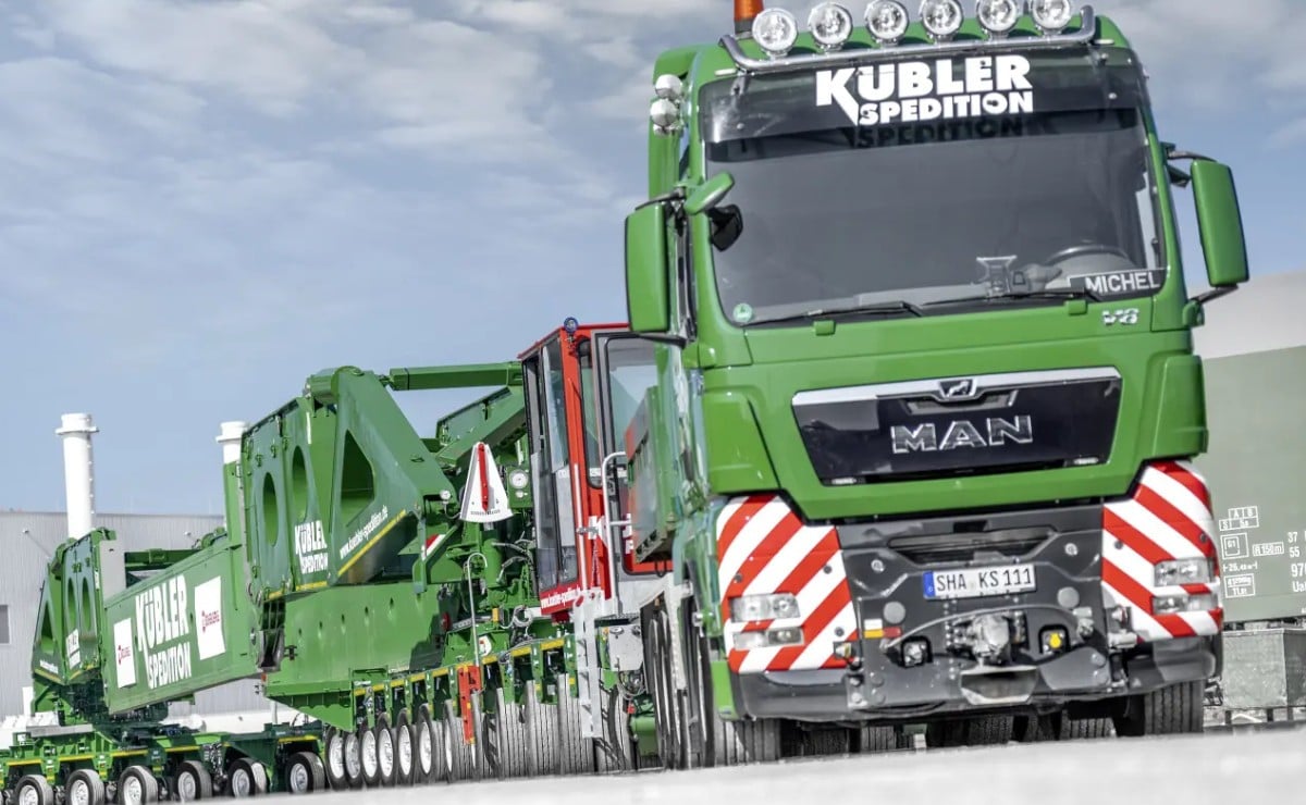 ¿Por qué este transporte necesita 44 ejes para transportar 320 toneladas? 1 ¿Por qué este transporte necesita 44 ejes para transportar 320 toneladas?