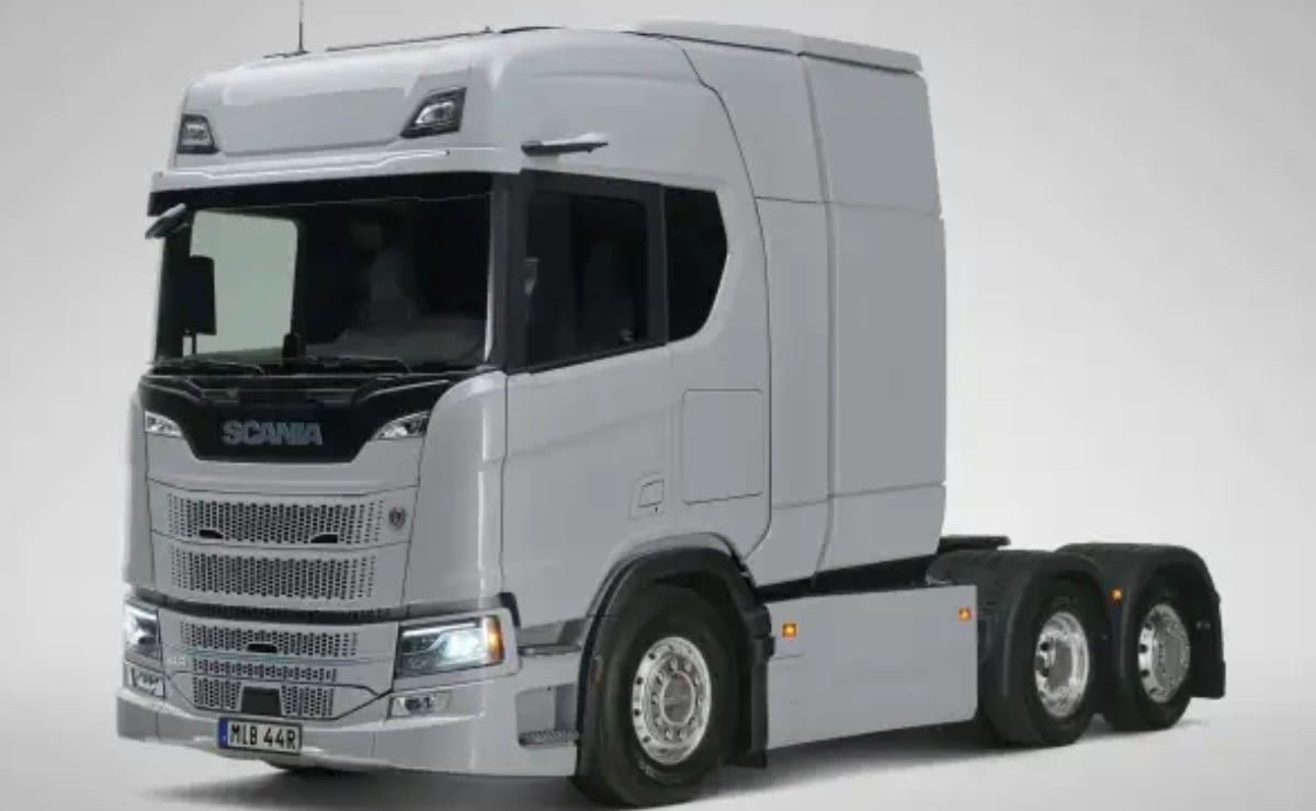 Scania mostró un camión eléctrico con 720 km de autonomía y carga megawatt: baterías detrá