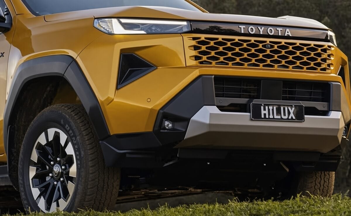 Toyota Hilux 2027: la renovada pick up superará los 200 CV y tendrá una versión eléctrica y otra inédita 1 Se viene la Toyota Hilux 2027