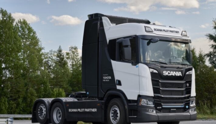 toyota y scania unen fuerzas 40 camiones 1200x740 1