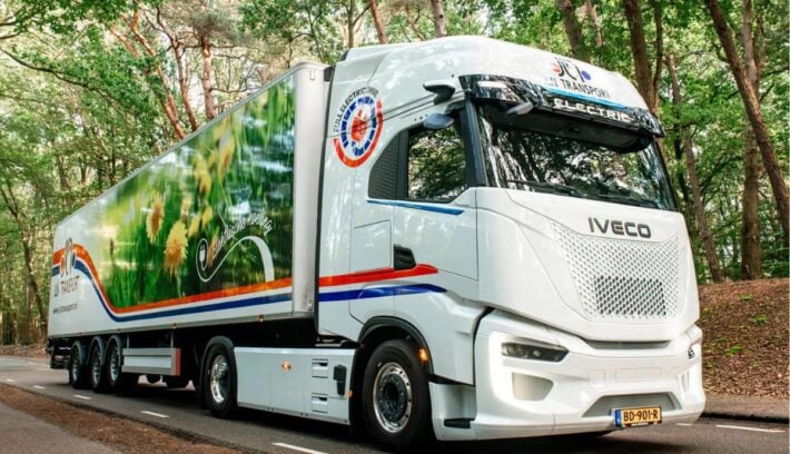 un iveco de 1 142 cv reparte para lidl e 1200x740 1