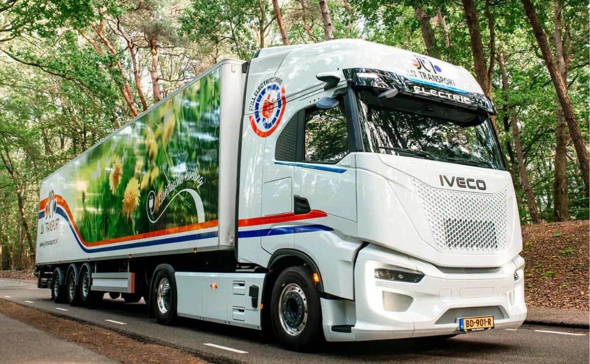 Un Iveco de 1.142 CV reparte para Lidl: el doble de potencia que el S-Way de serie 1 Un Iveco de 1.142 CV reparte para Lidl: el doble de potencia que el S-Way de serie
