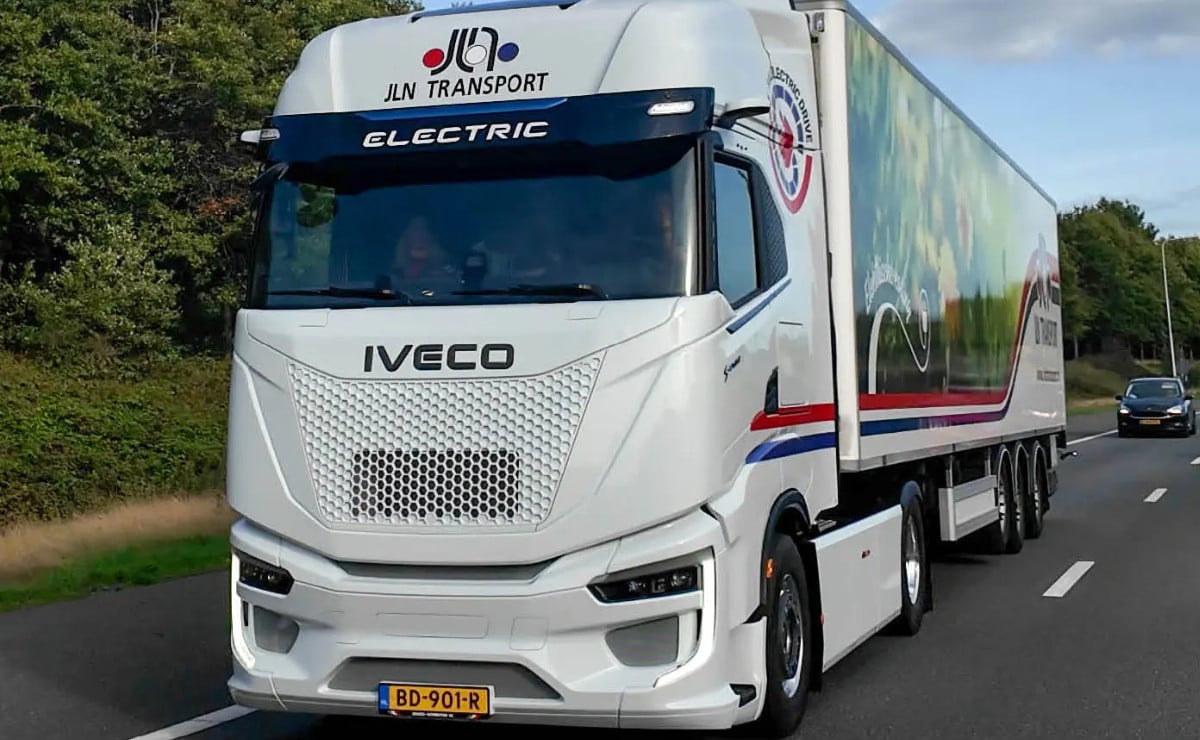 Un Iveco de 1.142 CV reparte para Lidl: el doble de potencia que el S-Way de serie 2 un iveco de 1 142 cv reparte para lidl e