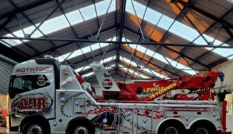 volvo fh16 8x4 con brazo rotator de 75 t 1200x740 1
