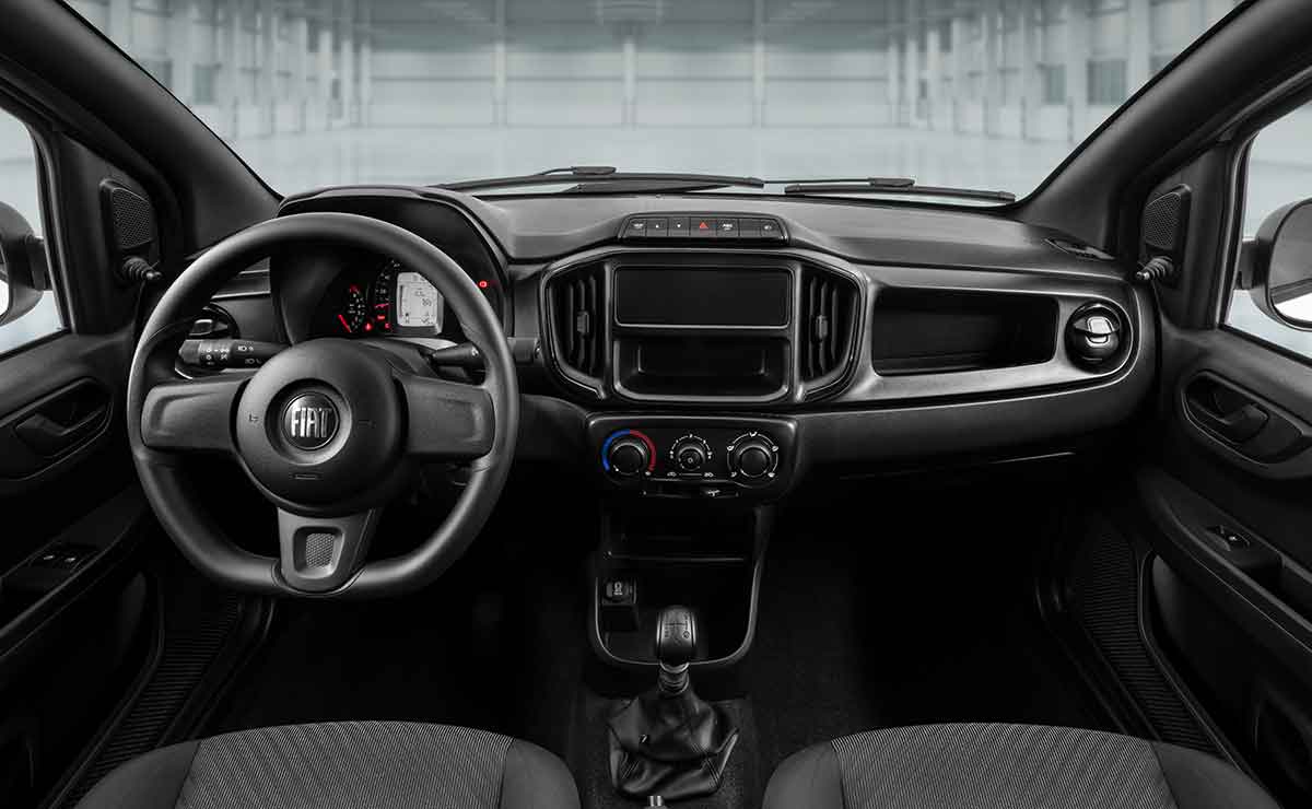 Fiat celebra los 46 años de la Fiorino en Brasil: así es el furgón líder desde 2003 3 Fiat Fiorino interior