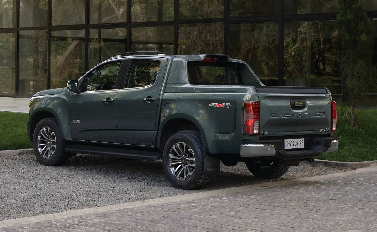 La Chevrolet S10 que cuesta 10 millones menos que una Toyota Hilux: motor turbo, 207 CV y 4x4 1 La Chevrolet S10 High Country