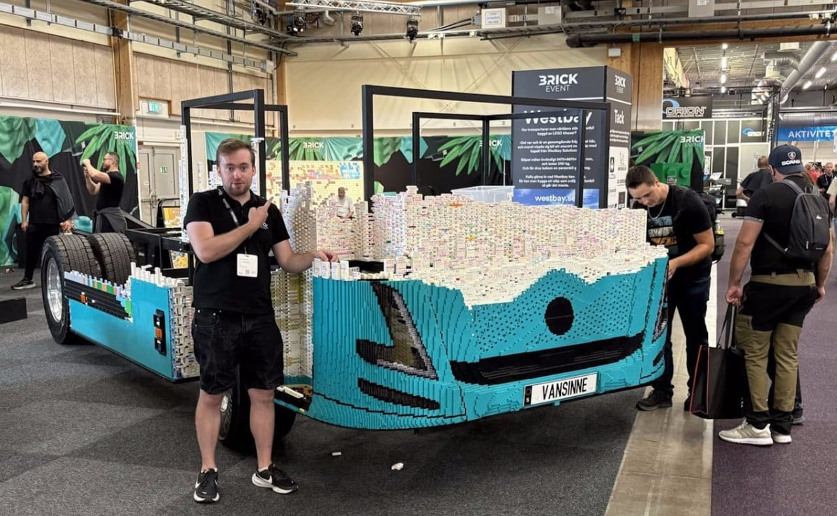 El Volvo FH Aero de Lego tendrá 1 millón de piezas y motores: será el primer camión manejable a escala real 1 El Volvo FH Aero de Lego tendrá 1 millón de piezas y motores: será el primer camión maneja