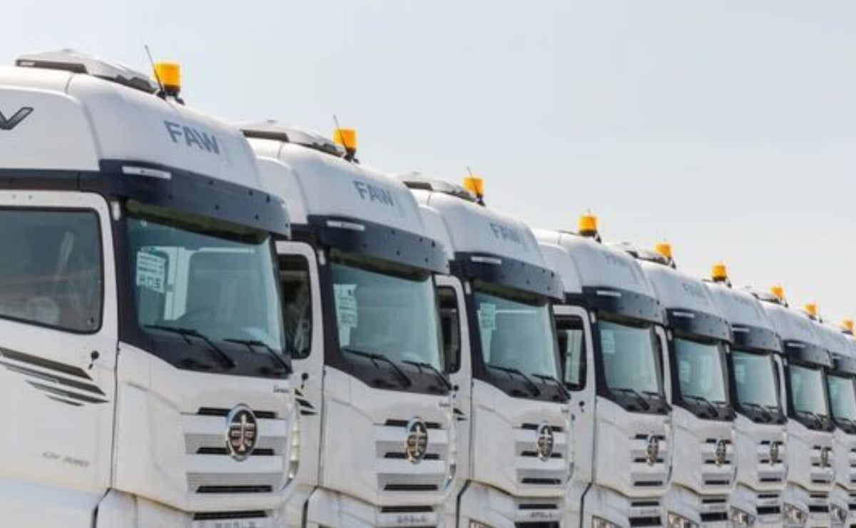 FAW mete 210 camiones de una sola vez en el desierto donde mandan Volvo y Toyota 2 faw mete 210 camiones de una sola vez en