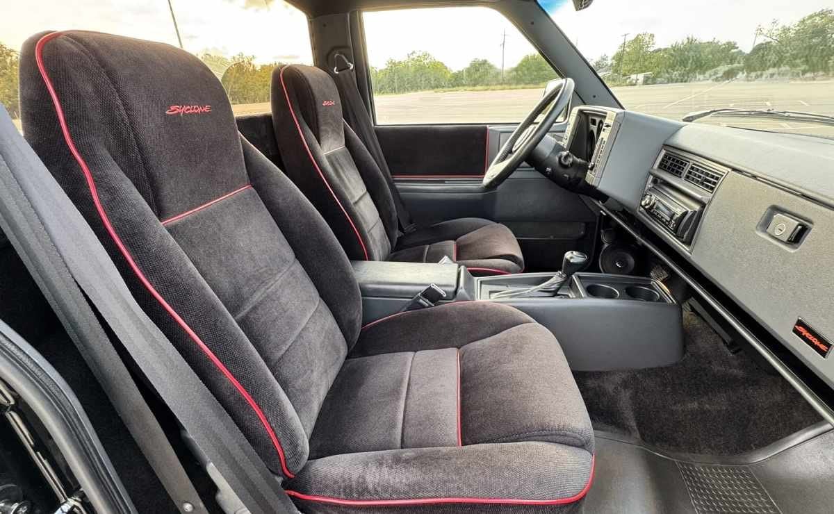 No es de Ford ni de Chevrolet: la pick up con motor V6, 284 CV y 4x4 que vuelve a hacer historia 3 gmc syclone 19914
