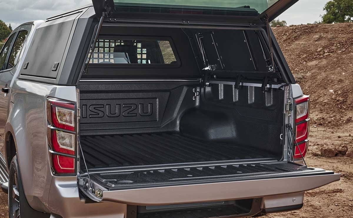 Nueva Isuzu D-Max Commercial: así es la nueva versión de la rival de Toyota Hilux sin asientos 4 isuzu d max commercial1