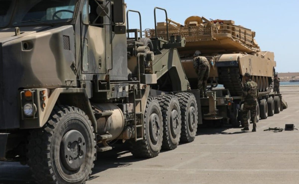 Más de 60 toneladas y fuera de ruta: por qué Marruecos sumó 50 Oshkosh HET A1 1 Oshkosh HET A1: Marruecos suma 50 tractores 6x6 para arrastrar tanques de 63 toneladas
