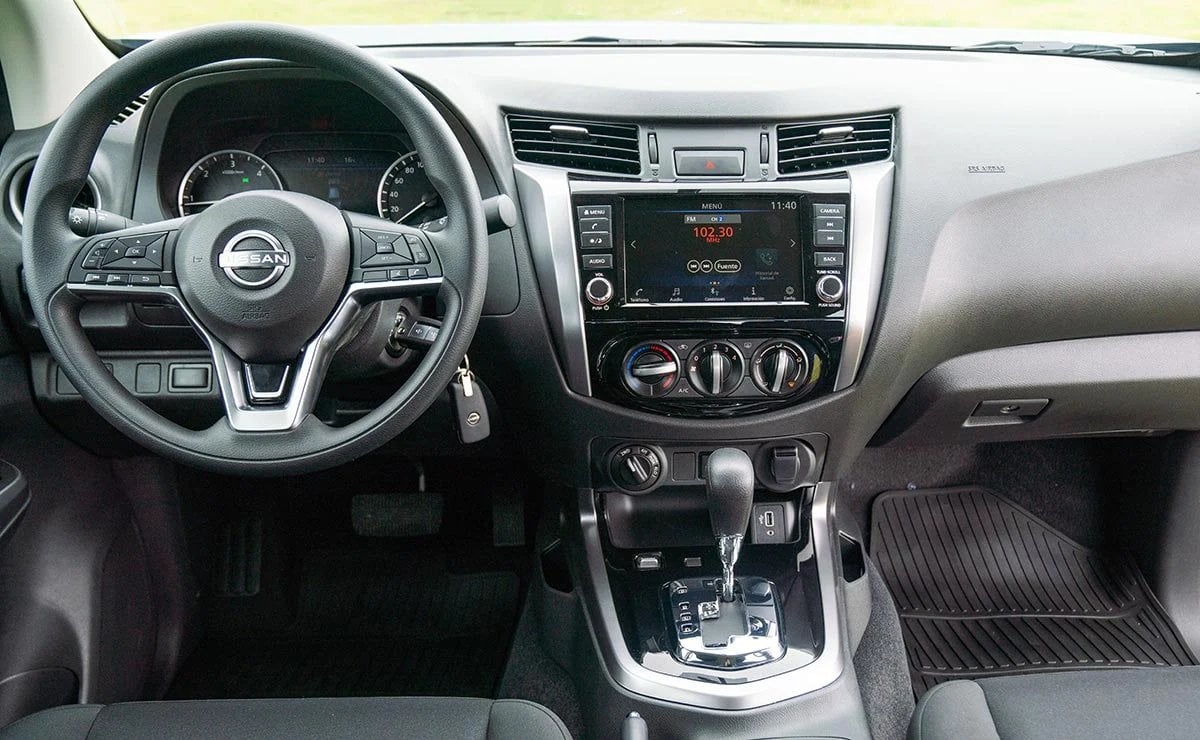 La Nissan Frontier bajó de precio y cuesta ahora 15 millones menos que una Toyota Hilux 4 nissan frontier4