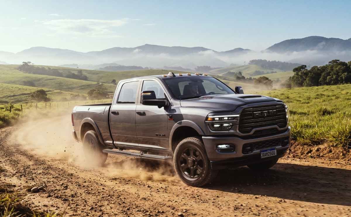 RAM lanzó una nueva 2500: 436 CV, casi 9 toneladas de remolque y equipamiento exclusivo 2 ram 2500 laramie night edition2