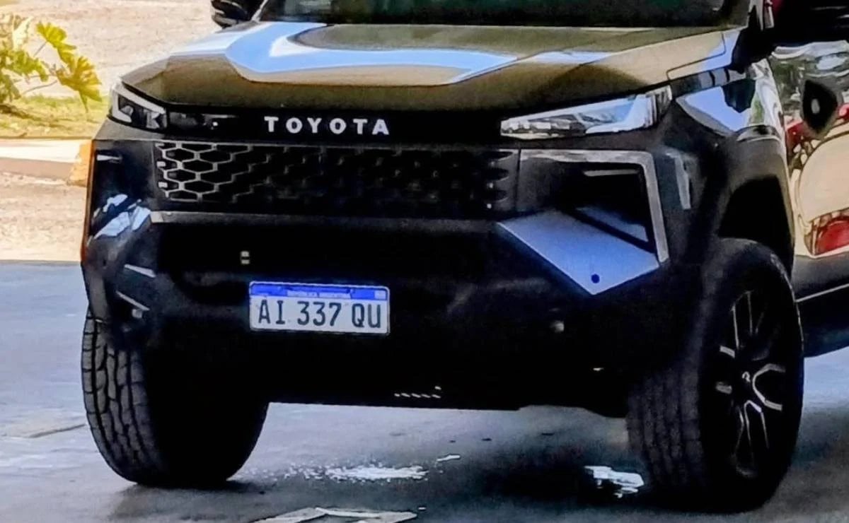 La nueva Toyota Hilux sin camuflaje: así es la renovada pick up mediana 1 Toyota Hilux 2027 sin camuflaje