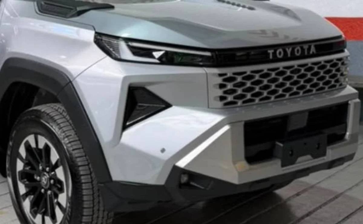 Más de 200 CV y 240 km de autonomía: Toyota prepara la nueva Hilux y el comienzo de una nueva era 4 Nueva Toyota Hilux