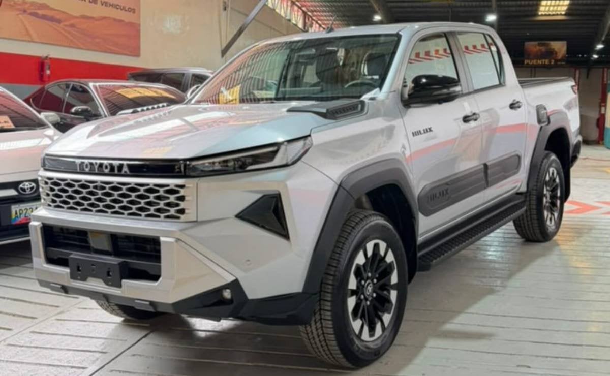Más de 200 CV y 240 km de autonomía: Toyota prepara la nueva Hilux y el comienzo de una nueva era 2 toyota hilux 20274